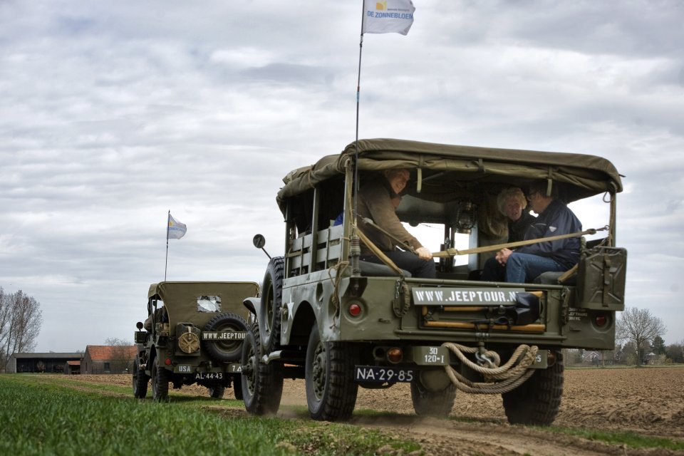 Het wagenpark van JeepTour.